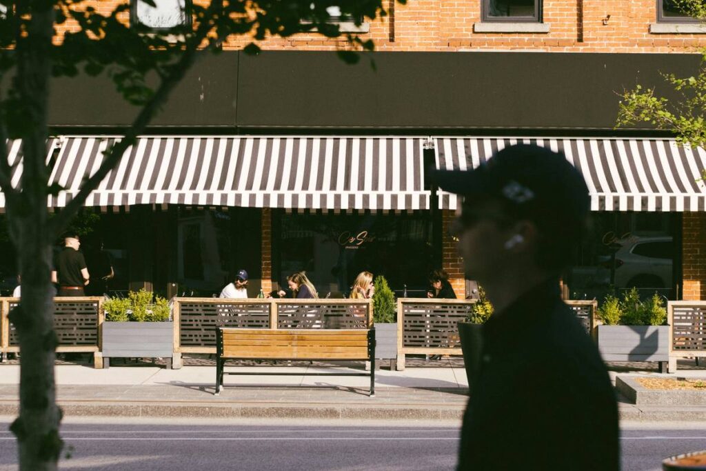 Commercial Patio Umbrellas Sunbrella: 7 Proven Tips to Avoid Costly Mistakes